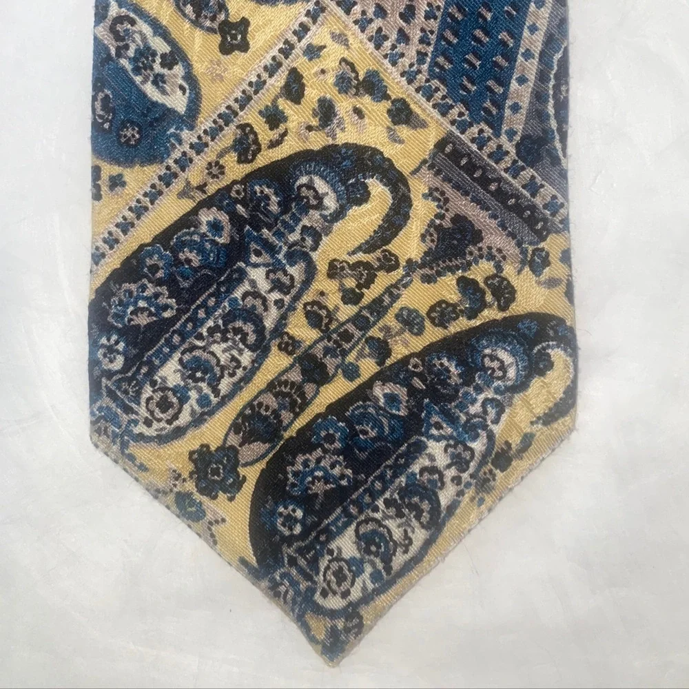 SPENCER & LOWE Four N Hand Silk Necktie Tie Yellow Blue Paisley $25 USA lcsr